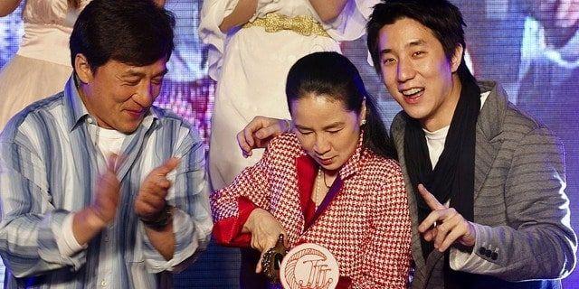 Hatta iddialara gre, Jackie Chan'in ei Joan Lin ve kaynvalidesinin de etkinlikte olduu, onlarnda karantinaya alnd sylentiler arasnda yer ald.