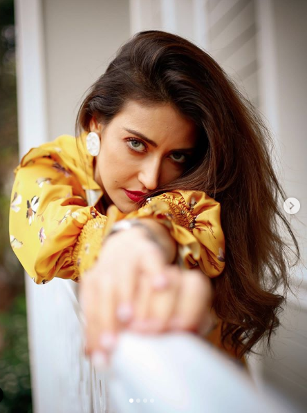 stanbul&#8217;da yaamaktadr. stanbul Aydn niversitesi Gzel Sanatlar Fakltesi&#8217;nde Dram ve Oyunculuk Blm&#8217;nden mezun oldu.