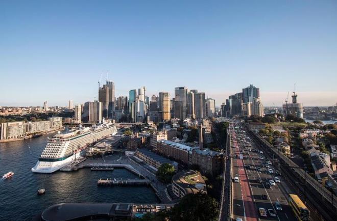 8- AVUSTRALYA  Dnyann en yaanlabilir ehirleri listelerinde genelde Avustralya'dan bir-iki ehir mutlaka yer alr. Birok kltrden insann huzurlu ve mutlu ekilde yaad lkede, tarihi ve kltrel adan da nemli olan birok yer var. lkedeki Trk says: 150 bin.