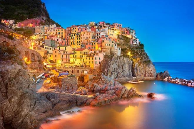 16- TALYA  talya'ya her noktasnda farkl bir kltr ve tarih barndryor. Gneyinde deniz, kum, gnein tad karlrken, Milano&#8217;da moda, Venedik&#8217;te kanallar arasnda keif, Floransa&#8217;nn sokaklarnda ise enfes talyan yemekleri gze arpyor. Son yllarda talya'ya yerleen Trklerin saysnda da art var. lkedeki Trk Says: 50 bin.