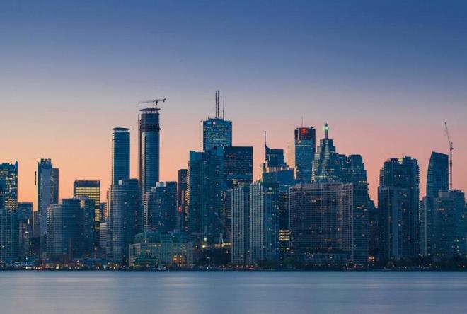 11- KANADA  Irk ve snf ayrmnn en az olduu lkelerden biri olan Kanada, sosyal ilikilerde de saygy n planda tutuyor. Muhteem bir doaya sahip olan lke de dnyann drt bir tarafndan gelmi insanlar beraberce yaayabiliyorlar. lkedeki Trk says: 70 bin.