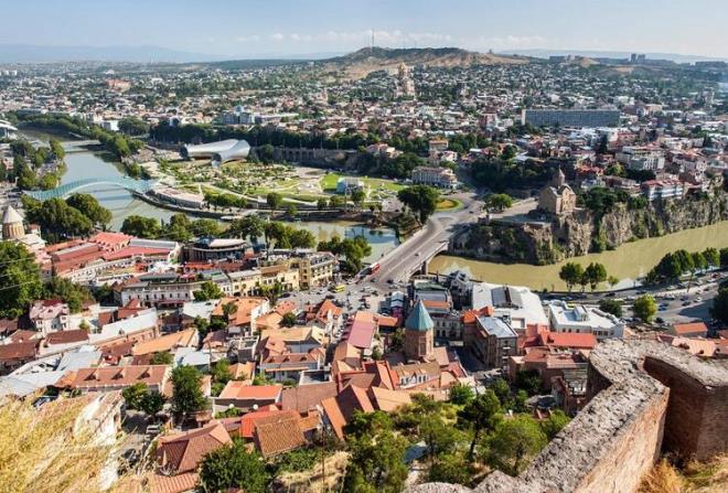 19- GRCSTAN  Son yllarda elence ve gece hayatyla dikkatleri eken Grcistan; doa, tarih, sanat ve lezzet gibi alanlarda da farkl alternatifler sunuyor. lkenin sakin ve huzurlu havas, ucuzluu ve insanlarn yardmseverlii buray cazip klan zellikler arasnda yer alyor. Grcistan lkedeki Trk says: 22 bin.