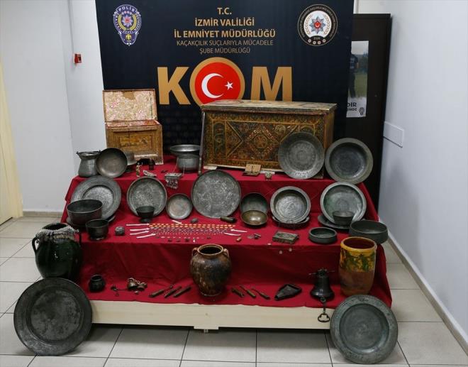 Roma dnemine ait olduu belirlenen 21 gm parann da zerlerinde dnemin imparatorlarnn resimlerinin olduu belirlenirken, yine 35 altn parann da Venedikler'e ait dneminin deerli eserlerinden olduu belirlendi.