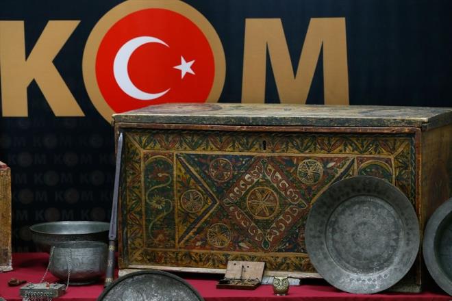 Ekipler daha nce dzenledikleri 5 operasyonda 7 zanly gzaltna alp 218 tarihi eser ele geirdi. phelilerin ifadelerinden yola kan ekipler, teknik ve fiziki takip balatt.