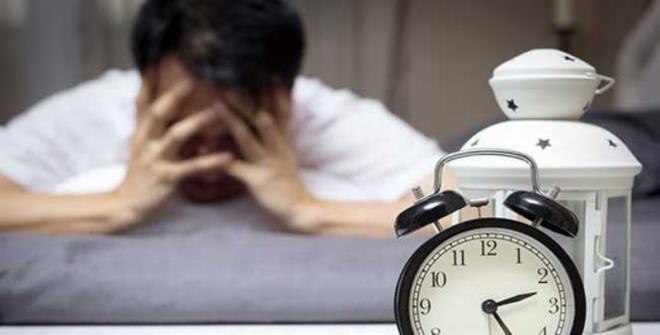 Aksu, "Gece 23:00 ile 02:00 arasnda organlarmzn farkl ekilde almas sz konusudur. Melatonin hormonu da zellikle bu saatler arasnda daha fazla salglanyor. Eer baka bir zorunluluk yoksa bu saatler arasnda uykuda olunmas ok nemlidir.? dedi.