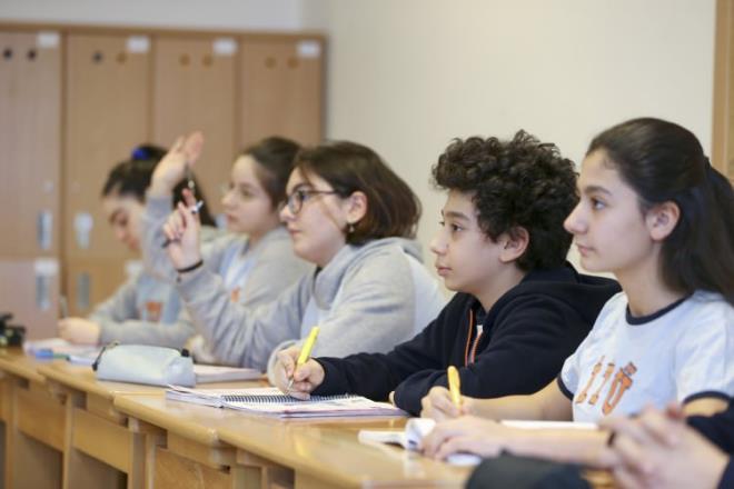 Ankara'da 5-7 Mart'ta dzenlenecek 4. Uluslararas Tu&#776;rk Du&#776;nyas Bilim ve Ku&#776;ltu&#776;r S&#807;enlig&#774;inde finale kalan projelerin sunumlar yaplacak,  dereceye giren rencilere ve retmenlerine toplam 40 bin lira deerinde dl verilecek.