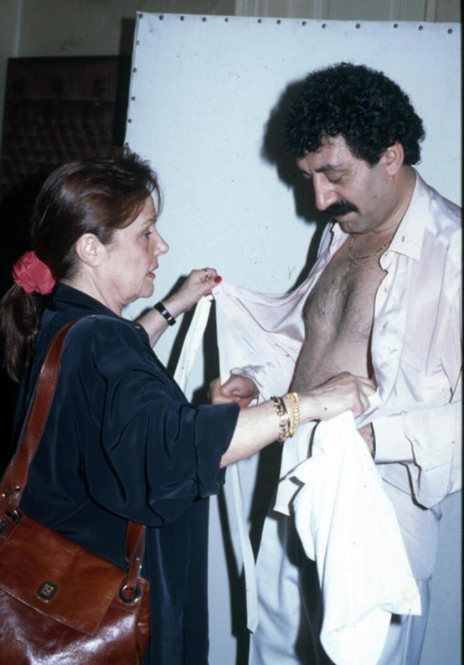 Mslm Grses'in arkada olan sanat Selami ahin ise bir syleide unlar anlatmt: "Unkapan Plaklar ars o dnem tarlayd. Daha ina edilmemiti. O zaman plaklk Sirkeci Dou Bank  Han'nn zemin katndayd. ocukluk yllarmdan beri arkadamdr Mslm Grses. Gerekten kalbi ocuk gibiydi. Kimseye bir yanl asla olmamtr. Baka bir ruha sahiptir. Onunla espri yapar, oturur sohbet ederdik. ok bulutuk. 25 yalarndaydk o zaman."