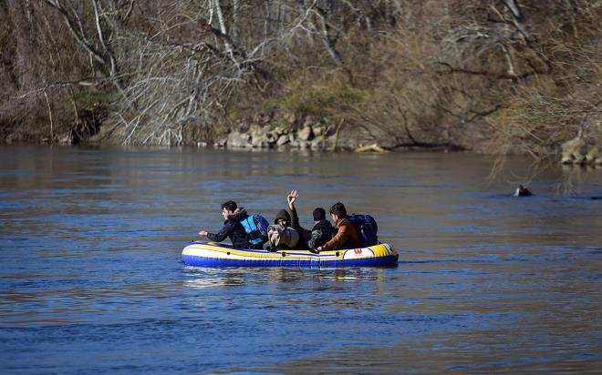 100 binin zerinde mltecinin Yunanistan&#8217;a gemek iin Meri Nehri&#8217;nden geileri devam ediyor.