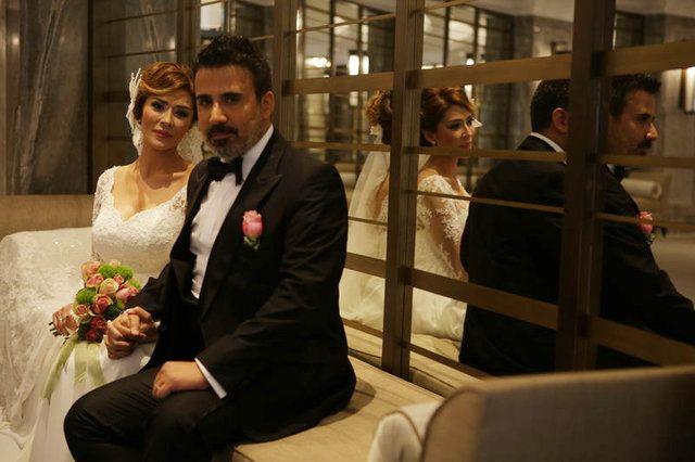 Evliliklerinde kriz yaadklar iddia edilen iftin bir yldr evlilik terapisi ald sylentileri kmt.