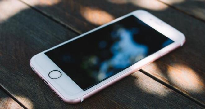 nl teknoloji firmas, hatasn kabul etmesinin ardndan batarya deiimlerinde 29 dolarlk indirime gitti. Ancak, bir ok kii bu srete yzlerce dolar harcayp yeni telefon aldklarn ve madur olduklarn belirterek tketici avukatlarna bavuruda bulundu.