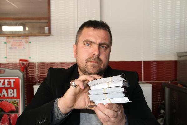 Sahte amca bir de filmde cami imam, muhtar ve aralarnda bir fndk tccarnn da bulunduu esnafa da rol verdi. Rol alanlar da 'sponsor' ad altnda fatura kesip, 2 ile 4 bin TL arasnda borlandrd.