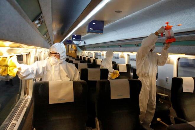 Dorulanmam sosyal medya hesaplarndan kan ve gvenilir bir kantla desteklenmeyen sylentiler, zaman getike daha da yaygn hale geldi. in'de gizli bir laboratuvarda biyolojik silah retilirken bu virsn ortaya kt da en ok konuulan mitler arasndayd.