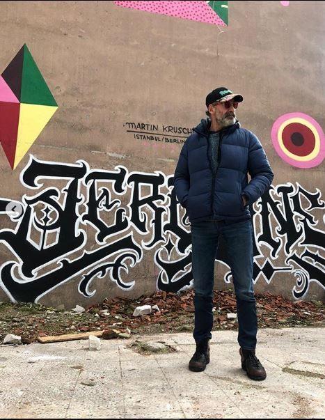 "Salk durumu ciddiyetini koruyor": Usta oyuncu Levent Can'n vefat ettii bilgisi hzla yaylrken, sosyal medyada sevenlerinden binlerce taziye mesaj geldi. Taziye paylamlarnn ksa srede sosyal medyada yaylmasnn ardndan hastaneden oyuncunun salk durumunun ciddi olduu ynnde bir bilgilendirme geldi.