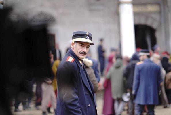 Levent Can Kimdir? <br>    Levent Can, 23 Austos 1971 tarihinde dnyaya geldi. Okul yllarnda oyuncu olmaya karar veren Can, ok baarl bir renci olmasa da kendisini oyunculuk anlamnda gelitirdi ve ok baarl bir oyuncu olmay baard.