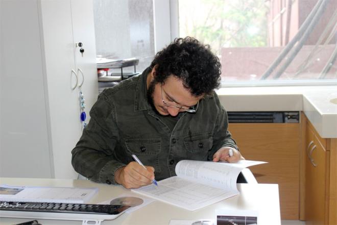 -nsanlarn genetik zellikleri farkl olduu iin Asyallar, beyaz rk ve siyah rk farkl etkiledii ok net olarak biliniyor. Trkler Asya rk ama bize biraz da Akdeniz&#8217;den gen gelmi. Biz biraz Macaristan, Rumen grubundan da gen almz. Daha kark bir gen grubuyuz. Ben Trkiye&#8217;nin ok az etkileneceini dnyorum&#8220;.