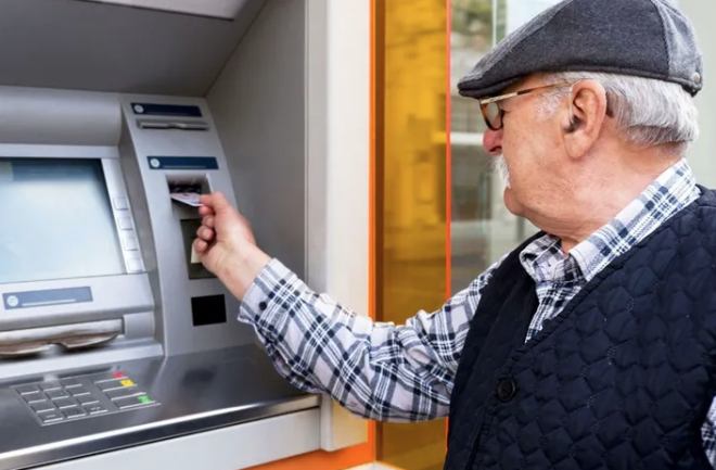 Emekli promosyon cretlerinde yeni rakamlar SGK ile bankalar arasnda gerekletirilen toplantlarla belli oldu. lk olarak 2017 ylnda promosyon creti almaya hak kazanan emekliler geen  yllk srenin ardndan yeniden promosyon creti almaya hak kazand.