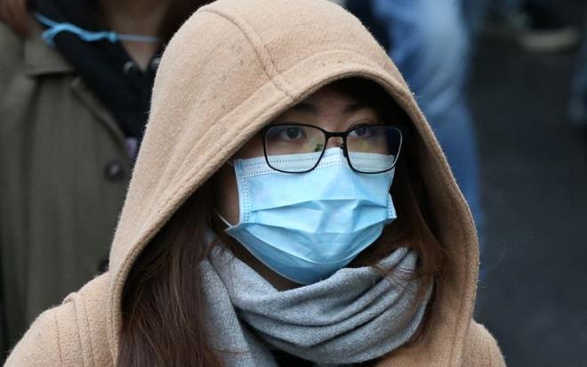 Avrupa �lkelerinde son durum<br>  �in'in Vuhan kentinde ortaya ��kan yeni tip koronavir�s (Kovid-19), Avrupa �lkelerinde yay�lmaya devam ediyor. Avrupa'da Kovid-19 nedeniyle son iki haftada 366 �l�m�n kaydedildi. �talya'n�n ard�ndan en y�ksek �l�m Fransa'da oldu. Fransa'da Kovid-19 nedeniyle hayat�n� kaybedenlerin say�s� 19'a y�kseldi, vaka say�s� ise 1126'ya ��kt�. 30 koronavir�s vakas�n�n bulundu�u Portekiz'de ise Cumhurba�kan� Marcelo Rebelo de Sousa, vir�se kar�� �nlem olarak iki hafta boyunca t�m program�n� iptal etti. Avrupa'n�n di�er �lkeleri �ngiltere'de vaka say�s� 273, Danimarka'da vaka say�s� 35, Romanya'da ise 15 oldu.