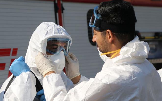 Katar 14 �lkeyi kara listeye ald�  <br>Katar H�k�meti �leti�im Ofisi'nden yap�lan a��klamaya g�re, yeni tip koronavir�s (Kovid-19) salg�n�na kar�� 14 �lkeden gelecek yolcular�n �lkeye giri�ine ge�ici olarak engelleme getirildi.  S�z konusu �lkelerin Banglade�, �in, M�s�r, Hindistan, �ran, Irak, L�bnan, Nepal, Pakistan, Filipinler, G�ney Kore, Srilanka, Suriye ve Tayland oldu�u kaydedildi.  Katar Sa�l�k Bakanl��� a��klamas�nda, son tespit edilen 3 koronavir�s vakas�yla �lkede salg�na yakalanan ki�i say�s� 15'e y�kseldi.