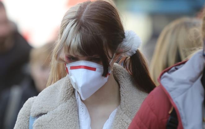 D�nya koronavir�s (Covid -19) ile k�r�l�rken, T�rkiye adeta bir mucizeyi ya��yor. Do�u kom�umuz �ran, �in d���nda en �ok �l�m�n oldu�u 3. �lke olurken, g�ney kom�umuz Irak'taki �l� say�s� da art�yor. Bat�'da ise hem Yunanistan hem Bulgaristan'da vir�s vakalad� var. D�rt bir yan� koronavir�s ile �evrilen T�rkiye'de �imdiye kadar ��pheli vakalar�n tamam�nda test sonu�lar� negatif ��kt�. Salg�na ili�kin son a��klama da Sa�l�k Bakan� Fahrettin Koca'dan geldi. Yay�nlad��� harita hayli �arp�c�.