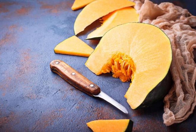 Balkaba  <br>Beta karotenden zengin bir besin olan ve bir kasesinin gnlk A vitamini ihtiyacnn yzde 35'ini karlayan bal kaba, sigara ienlerin vcudunda biriken nikotinin atlmasnda nemli rol stleniyor.