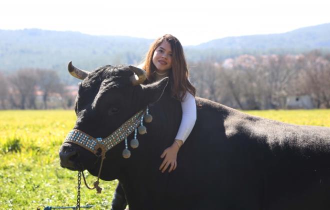 Hayvanlarla iletiim kurmaya ve onlar sevmeye kendisini adadn ifade eden Ttnc, bundan byk mutluluk duyduunu dile getirdi.