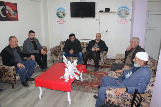 Miski tr gvercinlerden biri olan 'Tek telli'yi ise 46 yldr beslediini ifade eden Turgut, gvercinin bir ok taliplisinin olduunu ifade ediyor.