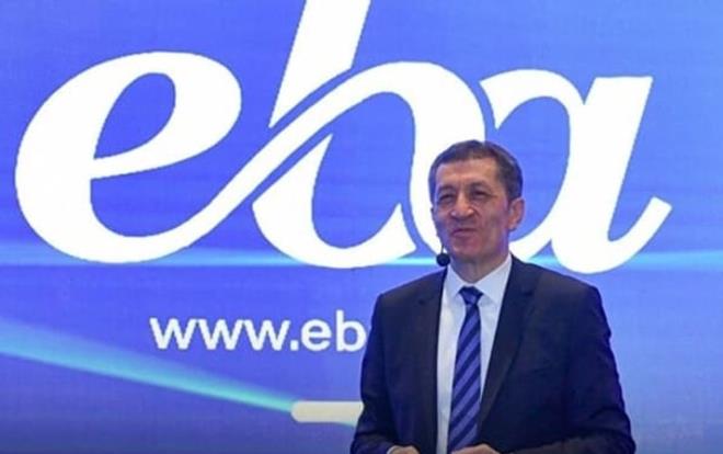 Milli Eitim Bakan Ziya Seluk, 16 Mart'ta balayacak zorunlu tatille ilgili aklamalarda bulundu. Bir hafta boyunca rencilerin dinlenmesini isteyen Seluk, 23 Mart tarihinden itibaren de ilk ve ortaretimin tm kademelerinde uzaktan eitime balanacan syledi.