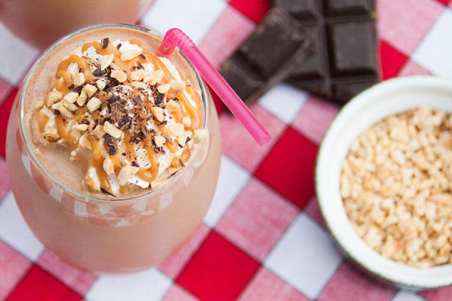 Vejetaryenlerin favori protein kaynaklarndan yer fst kavrulduunda ayn zamanda nemli bir inko deposu haline geliyor. 28 gram yer fstnda 0,9 miligram inko var. Tarif nerimiz ise fstk ezmeli smoothie&#8230;