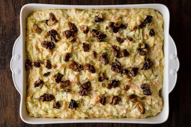 Kefir tketmeyenler iin de yourtlu bir tarif vermeden gemedik elbette. Hem salkl sebzeler hem de cevizle yourdun gcn artrmaya ne dersiniz?