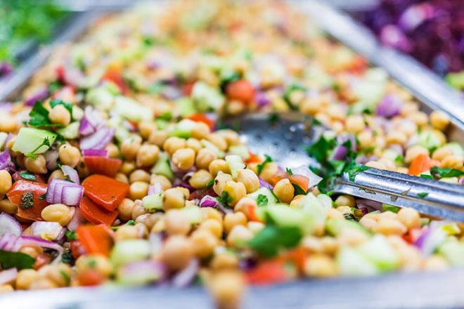 Nohut mutfamzda gemiten bugne nemli yer tutan bir bakliyat. 150 gramnda 2,5 miligram inko bulunan nohudu ok farkl ekillerde hazrlayabilirsiniz. Bizim tercihimiz nohut piyaz&#8230;