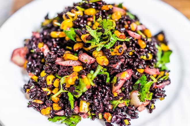 Siyah pirin ya da yabani pirin olarak bilinen bu tahln 1 kasesinde 4,4 miligram inko var. &#8220;Peki siyah pirinci nasl tketeceiz?&#8221; derseniz bu tarifteki salatay deneyebilirsiniz.