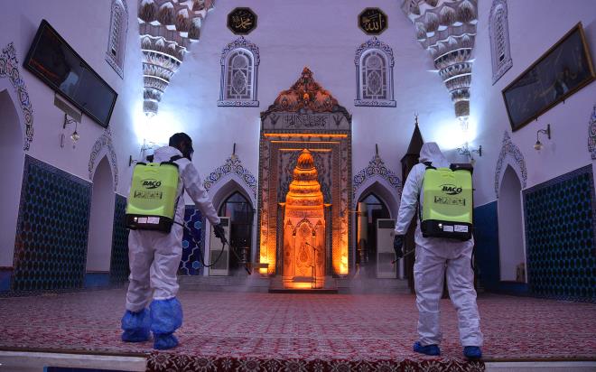 negl ilesinde Sani Konukolu Camii, Lazlar (Hac Hafz) Camii, shakpaa Camii ve Trbesi, Kasm Efendi Camii ve Trbesi, Altnba Camii, Yldrm Camii, Urganclar Camii, Suyolu Camii, Fatih Camii, Yeil Camii, amarlk (Osmaniye) Camii ve znik ilesinde Ayasofya Camii, Erefzade Camii, Yeil Camii, eyhkubbettin Camii, ukur Camii, 1. Murat Hamam (ini Mzesi), eyhkubbettin Trbesi ve znik Belediye Kltr Binas ile Yeniehir Havaliman&#8217;nda da dezenfekte almas yapld.