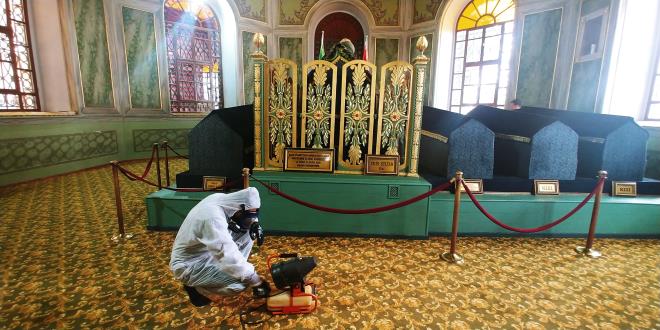 Bykehir Belediye Bakan Alinur Akta, corona virse kar nlemleri artrdklarn syledi. zellikle toplu alanlarda ilalama almalarn srekli diri tuttuklarn belirten Bakan Akta, &#8220;Bunun yan sra, selatin camileri, sosyal tesisler ve kamu kurumlarnda bulac hastalklara kar programl olarak dezenfeksiyon almas yapyoruz. Halkmz, konuyla ilgili hassasiyetini muhafaza etsin. Gerekli tedbirleri aldmzdan da emin olsunlar&#8221; dedi.