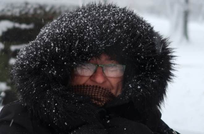 Kar yann yer yer kuvvetli olmas, ykseklerde 20 santimetre ve stnde kar kalnl beklendii aktarlan aklamada, ulamda aksamalar, buzlanma, don ve tipi gibi olumsuzluklara kar tedbirli olunmas gerektii kaydedildi.