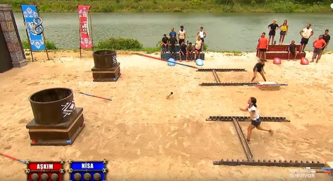 Survivor Ezgi Kimdir?   <br>  2000 doumlu Ezgi, stanbul Akademik Cimnastik Spor Kulb'nun sporcusudur ve 12-13 Ekim 2013 tarihlerinde Mersin'de dzenlenen Trampolin Cimnastik Trkiye ampiyonas'nda I. Seri ve II. Seri'deki baars ile Trkiye ampiyonu olmutur.