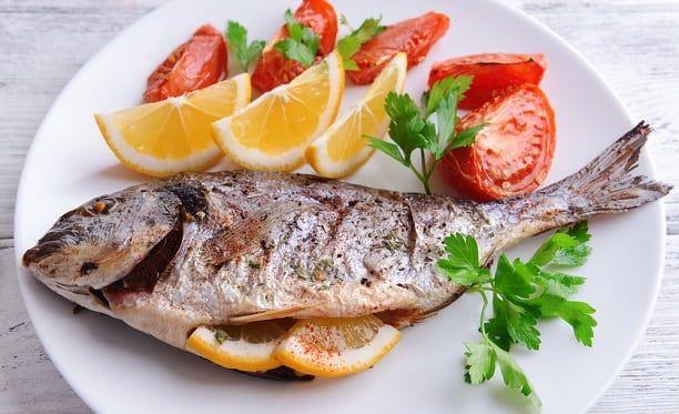 Omega-3 ve benzeri yalar: </strong></big><br> Ceviz, balk, avokado, fndk, badem gibi besinlerin iinde bulunan Omega-3 ve benzeri yalarn vcut direncini artrd ve bakl glendirdii biliniyor. Ana nlerinizde balk ve aralarda da yeterli miktarda fndk, antep fst, badem, ceviz gibi besinleri tketerek veya salatalarnza ekleyerek yeterli ya alm salayabilirsiniz.