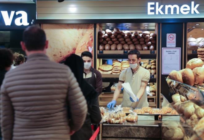 Bakrky'de frn iletmecesi olan Ayhan Avc, AA muhabirine yapt aklamada, koronavirs tedbirleri kapsamnda ellerinden gelen btn nlemleri almaya altklarn syledi.