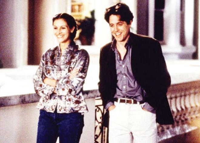 10. Ak Engel Tanmaz / Notting Hill  <br>    Yldzlar da sever&#8230;  <br>Londra&#8217;nn en renkli blgelerinden biri olan &#8216;Portobello&#8217;da Trkiye&#8217;yle ilgili bir kitap arayan bir Hollywood yldzyla kitapevinin sahibi arasnda balayan ve snfsal farkllklar glgesinde yeeren bir iliki. Roger Michell imzal yapm, Julia Roberts ve Hugh Grant&#8217;in uygun kimyasyla vcut bulan sevimli bir romantik komediydi.