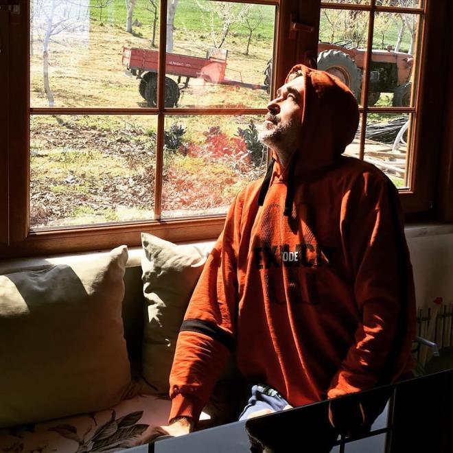 Hrriyet'ten Behll Aydn'n haberine gre Hakk yapt aklamada, ?Millet iin esprisinde. talya?nn durumu malum, bizde talya?nn yzde 10?u kadar bile hastane yok. 1 ay sonrasn dnemiyorum" dedi.