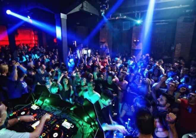 387 lira ceza<br>    Zabta memurlar tarafndan mterilere ak olan pastane, restoran eklindeki i yerlerine 387 TL para cezas uygulanacak. Gerekli durumlarda polis ile gidilecek. Cezai ileme ramen yasaa uyulmazsa, yeniden para cezas kesilecek.