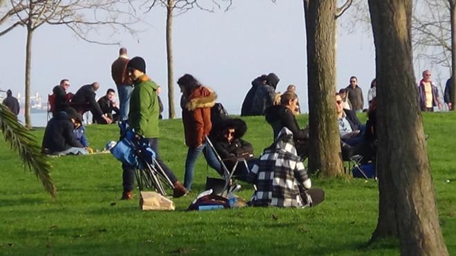 Piknikilere ceza  <br>     Tarm ve Orman Bakanl, park ve mesire alanlarnda piknik ve mangaln yaplmasnn yasaklandn aklad.