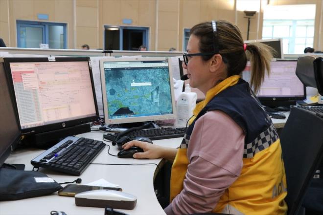 Merkezi arayarak talebini iletenlerin, ihtiyacn ve ismini Vefa letiim Hattna bildirdiklerini aktaran Sezgin, ihtiyalarn ilgili adrese teslim edildiini dile getirdi. Kentte 930 kiinin ar merkezini aradna deinen Sezgin, yle konutu: