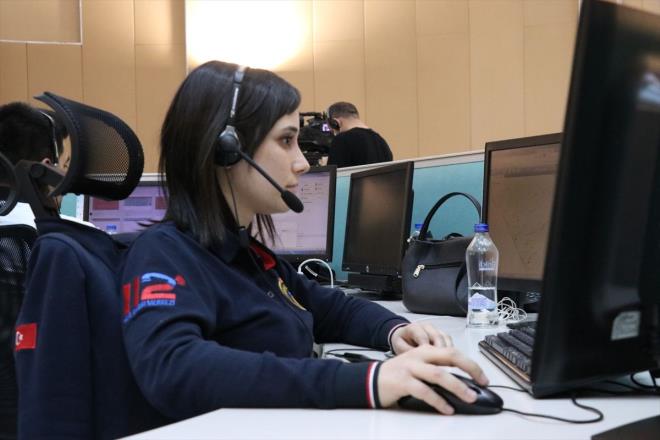Emniyet, salk, jandarma, sahil gvenlik, itfaiye ve orman blge mdrlne ilikin operatrlerin tek merkezde topland kurumu arayanlarn, en fazla gda talebinde bulunduklar grld. ar merkezini arayanlarn ilgin istekleri zaman zaman merkez alanlarn artt.