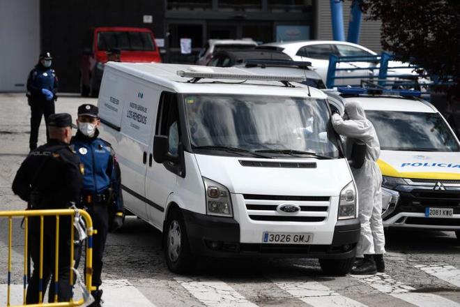 Salk Bakanl, Kovid-19 ile ilgili bilgileri gncelledi. Buna gre, lkede salgnda hayatn kaybedenlerin says 2 bin 182'den 514 artla 2 bin 696'ya, vaka says da 33 bin 89'dan 6 bin 584 artla 39 bin 673'e kt.