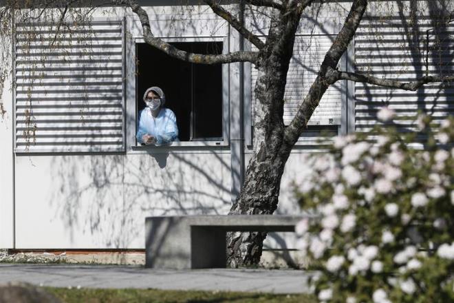 spanya Basavcl, konuyla ilgili soruturma balatldn aklad. Savunma Bakan Margarita Robles, Telecinco kanalna verdii rportajda yallara muamele konusunda hkmetin 'kat ve tavizsiz' hareket edeceini syledi.