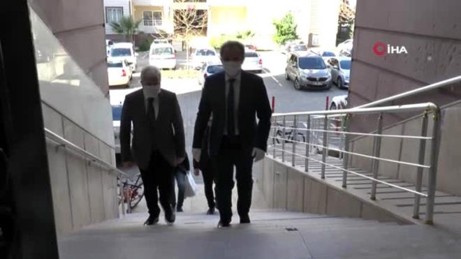 Belediye Bakan Sleyman Kln, insanlarn evde kalmalar ve kitap okumalarn isteyerek, &#8220;Korona virs nedeniyle dnyada bir buhran, bir kriz ortam var. Tabi ki bu durumu iyi deerlendirmek lazm. Bu tr kriz ortamlar, buhran ortamlar insann iindeki cevheri ortaya kartabilir. Bizde bu anlamda byle ortamlarda kitap datm yapalm dedik. Millet olarak, lke olarak ok az kitap okuyoruz. En azndan byle bir ortamda ufakta olsa insanlarn kitap okumalarna katkmz olsun diye dndk. Sosyal medyadan da kitap okumak isteyenlere arda bulunduk. Vatandalarmz byk ilgi gsterdi&#8221; dedi.