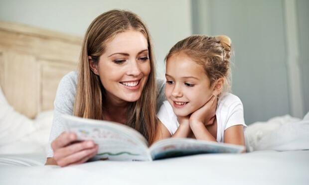 Kitap okumaya her gn zaman ayrmalsnz. Dnme becerisi, zeka ve dikkat gelitirmeye ynelik farkl ya gruplar ve becerileri hedefleyen yardmc kitaplarla da evde etkinlik yapma, birlikte zaman geirme ve elenerek renme frsat yakalayabilirsiniz.