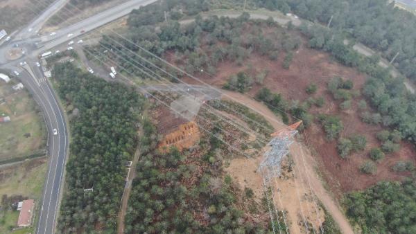 "Bu sakncalysa bu kadar yerleim alan iine defin niin yaplyor?" diye soran z, "Niye rahatszz? Bir tehlike olmasa bu insanlarn da aile mezarlklar vardr. Demek ki bir saknca ve problem var" ifadelerini kulland.
