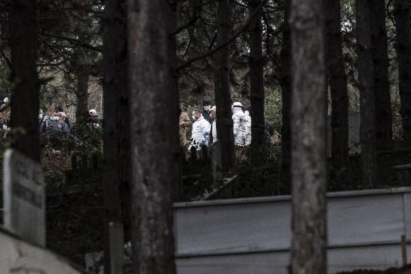 Mahallede oturan ve blgede yerleim yerleriyle okullar olduunu ifade Abdurrahman z, "stanbul Bykehir Belediyesi Anadolu Yakas iin defin yeri olarak avuba belirlenmi. evreye baktnzda buras bir yerleim alan. Ben burada yaayan bir vatandam. Burada okullar var. Bu okullarda ocuklar eitim gryor. Buras bir cadde. Caddenin hemen alt mezarlk." dedi
