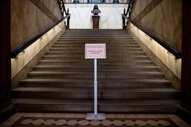 ALMANLAR HKMET BAARILI BULUYOR    Yougov irketinin yapt ankete gre, Almanlarn yzde 64&#8217; Covid-19 salgnyla mcadelede hkmetin daha da sk nlemler almasn bekliyor.    Almanlarn yzde 88&#8217;i hkmetin salgnn yaylmasn nlemek iin ald tedbirleri doru bulurken; yzde 8&#8217;i alnan nlemleri abartl olarak deerlendirdi.